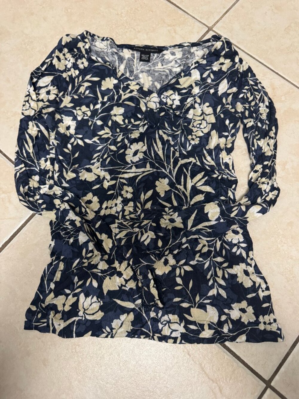 banana republic navy & cream floral print long sleeve top 🌿 size XS
